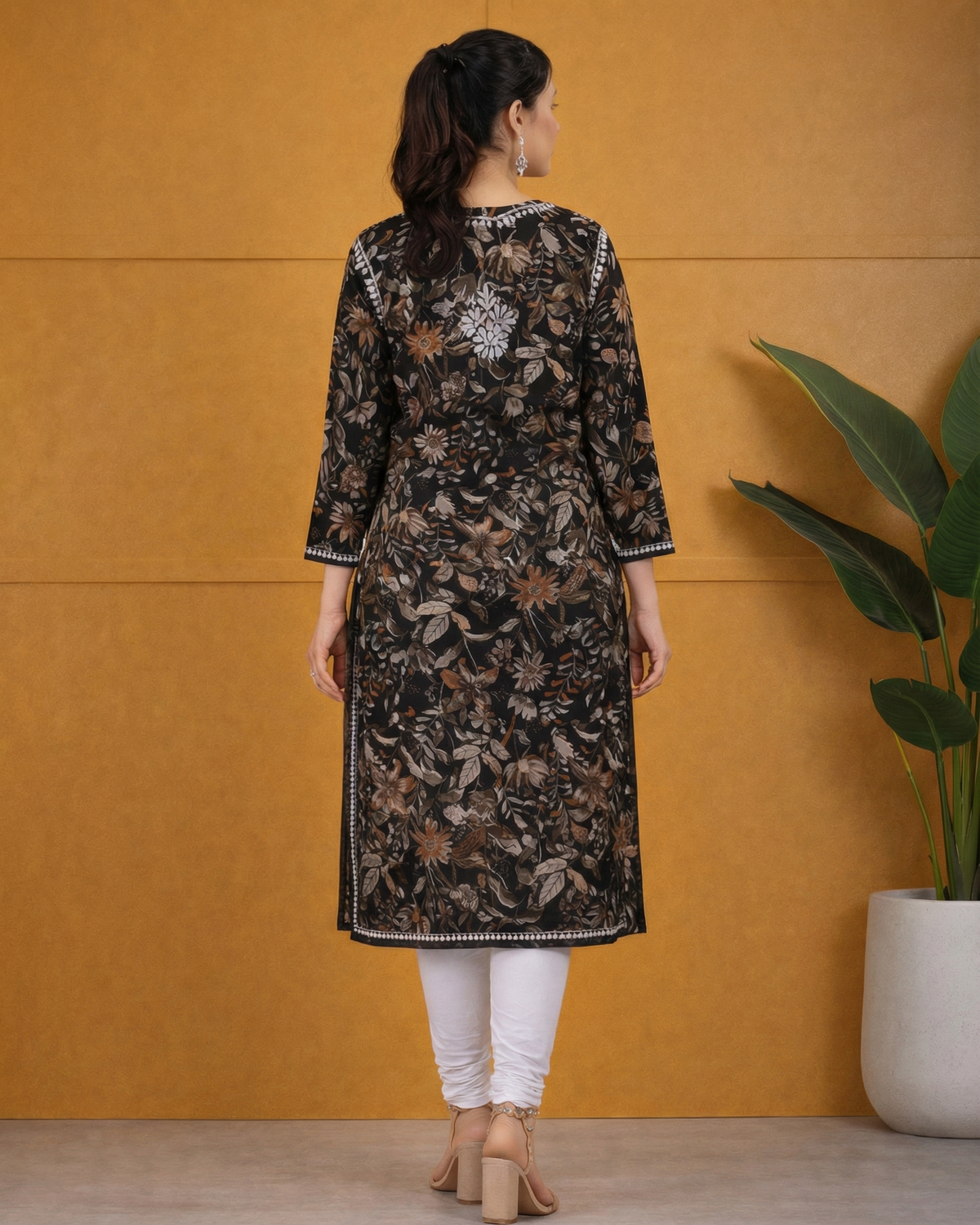 Noor Noir Printed Gala Booti Kurta